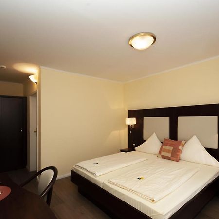 Hotel Gruene Tanne Хамбург Екстериор снимка