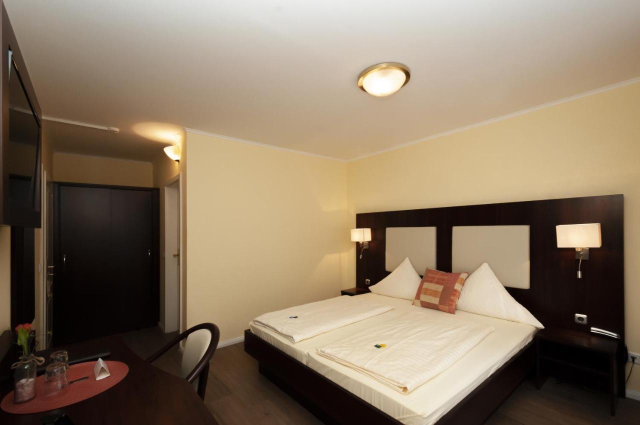 Hotel Gruene Tanne Хамбург Екстериор снимка