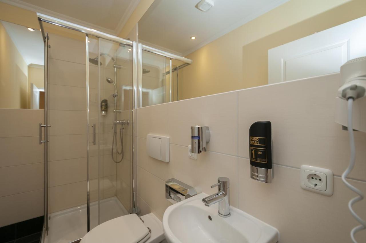 Hotel Gruene Tanne Хамбург Екстериор снимка