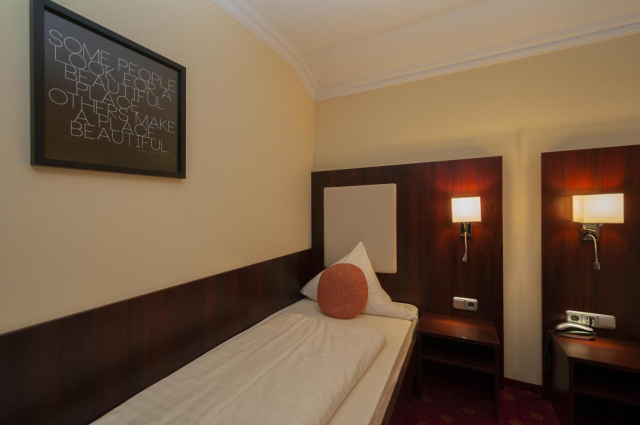 Hotel Gruene Tanne Хамбург Екстериор снимка