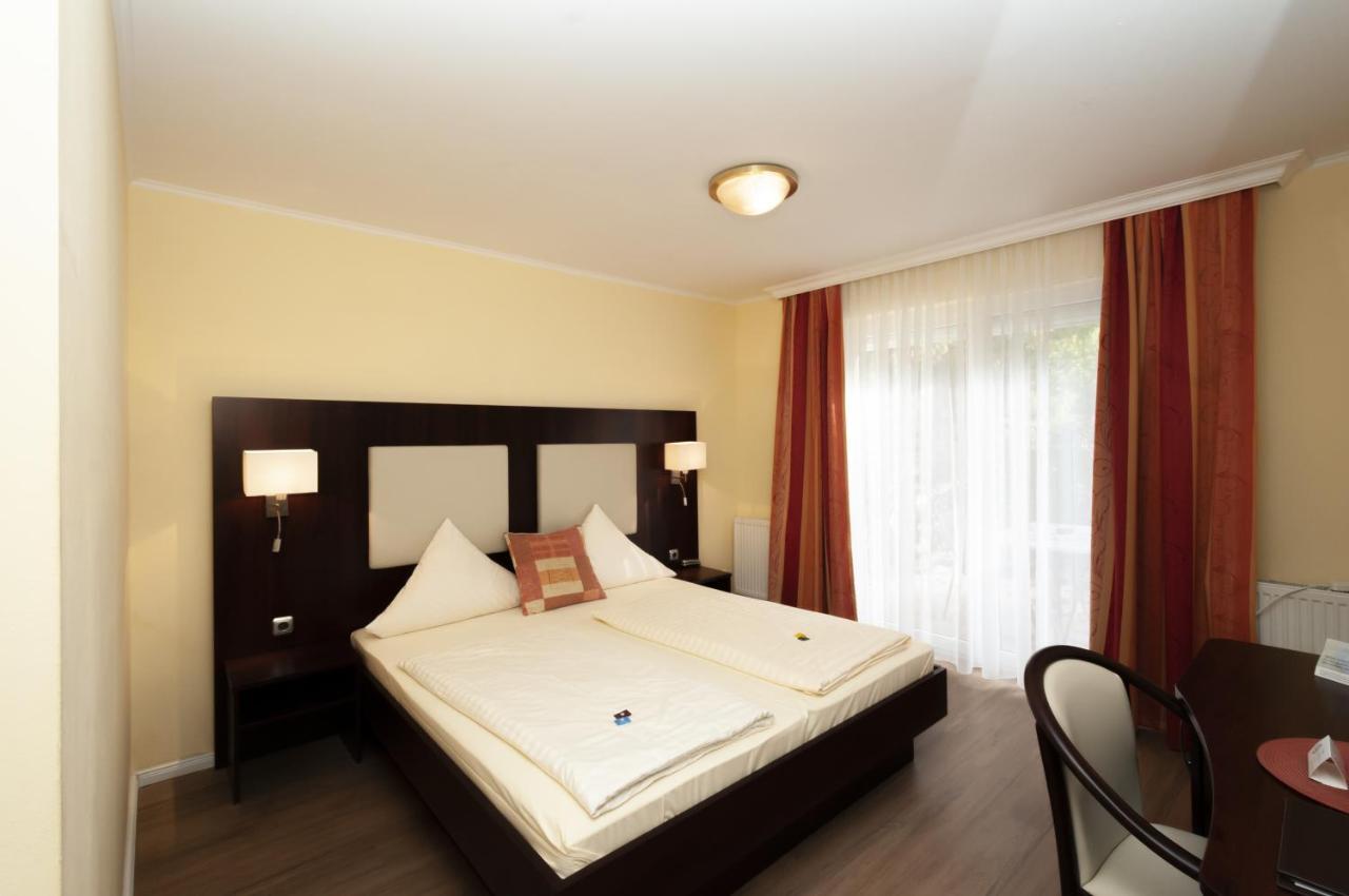 Hotel Gruene Tanne Хамбург Екстериор снимка